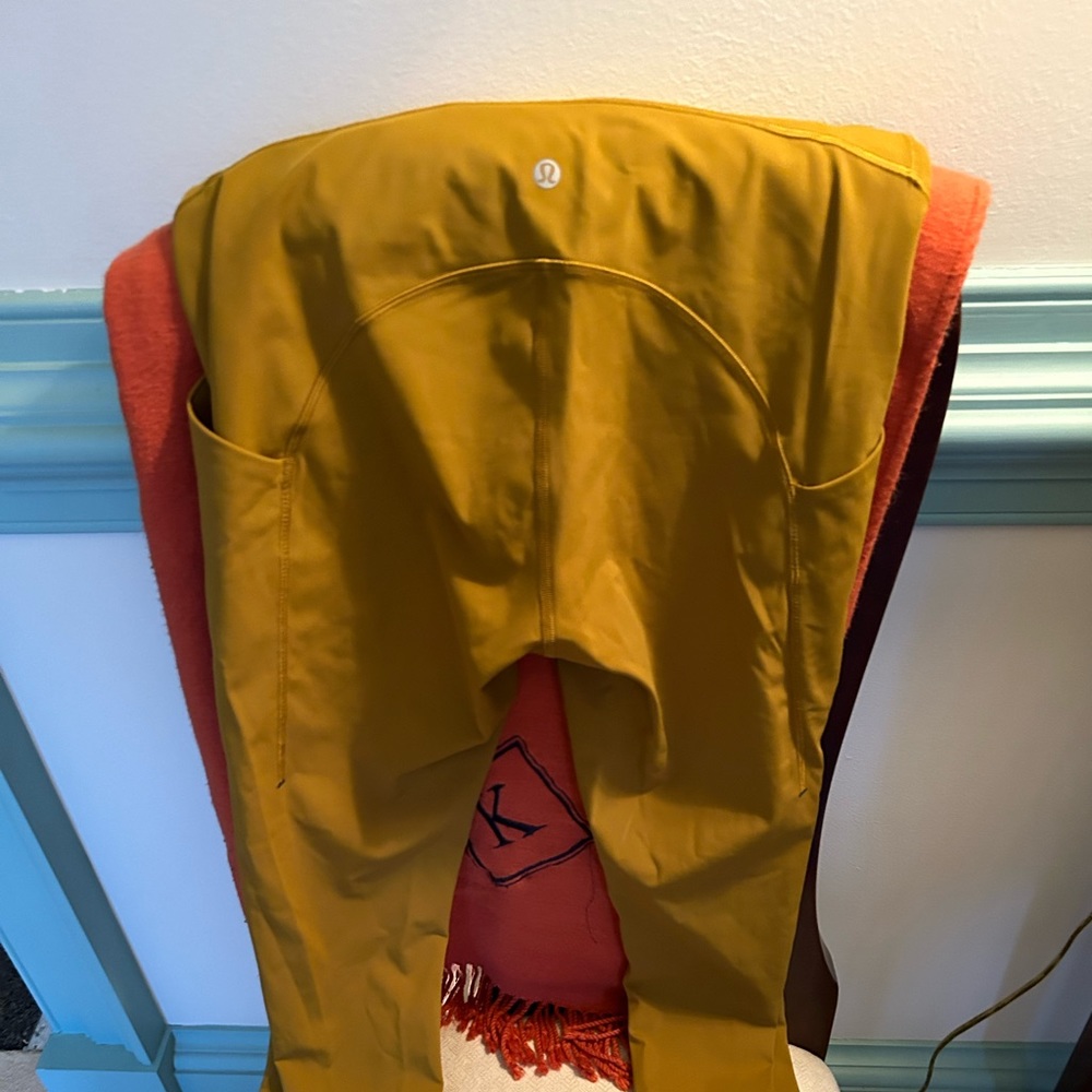 LULULEMON ATHLETICA YELLOW PANTS